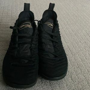 Nike Lebron 16s ‘I Am King’